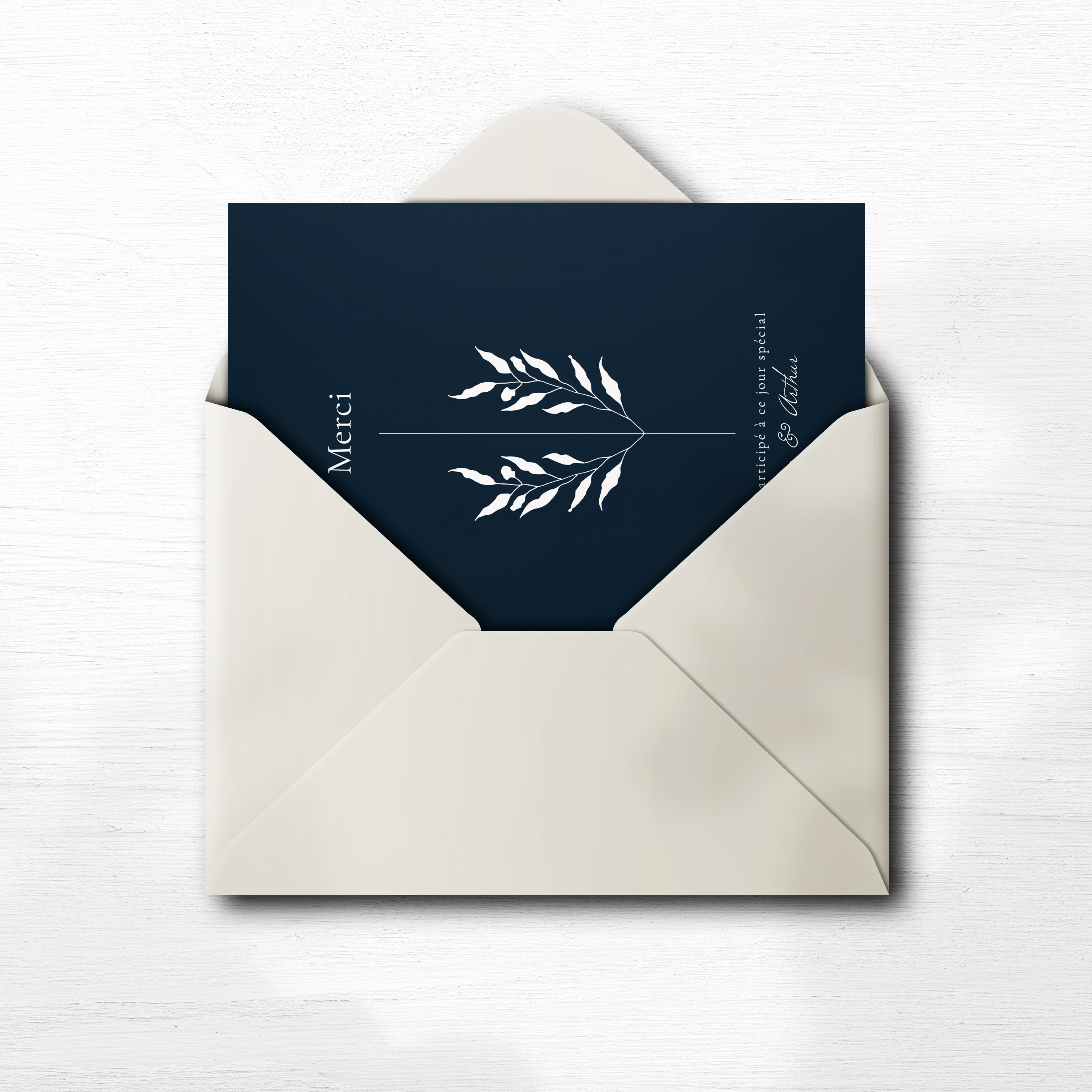 Lin Bleu Merci - Une carte de remerciements sobre et tendance en guise de souvenir. La carte idéale  pour remercier vos proches et leur rappeler ces merveilleux moments passés en leur compagnie..