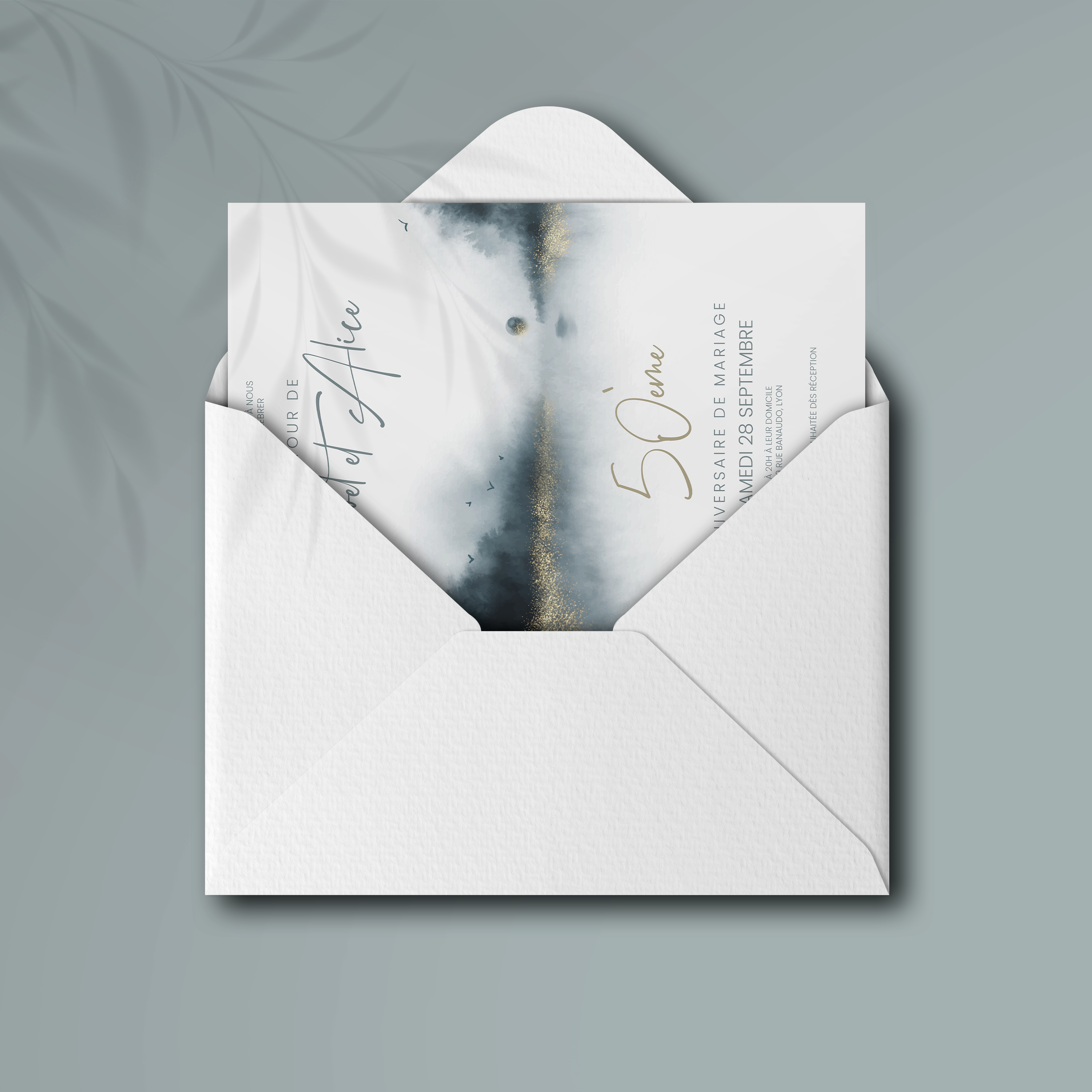 Feliz Aniversario - Découvrez notre carte d'invitation d'anniversaire de mariage, alliant un style aquarelle élégant aux tons bleus foncés. L'écriture calligraphique dorée offre une simplicité raffinée, faisant de cette carte le choix parfait pour une célébration mémorable et distinguée.