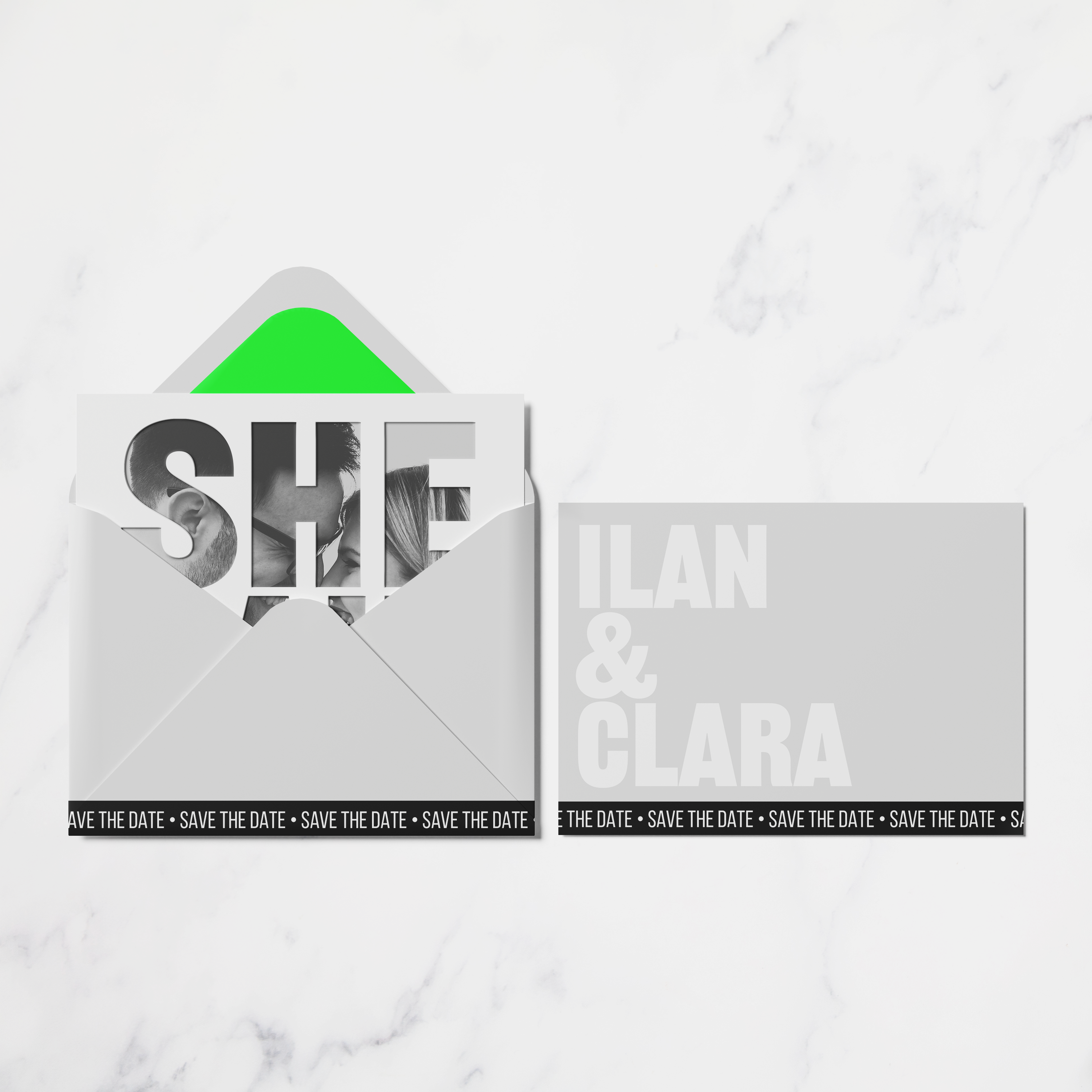 Yes She Said - Dites le tout haut: Elle a dit oui! N'attendez plus pour envoyer votre date à votre entourage!
Une touche de couleur pour rehausser le noir et Blanc, une écriture moderne et attractive ainsi qu'un texte court et concis et vous obtenez une carte parfaite