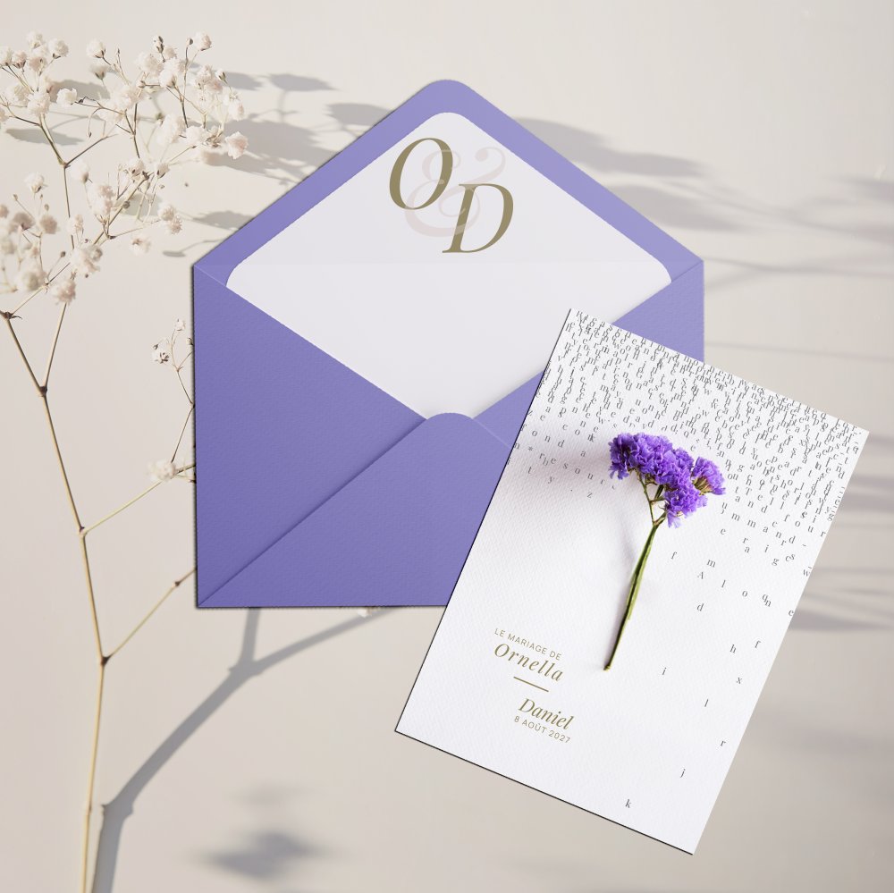 Purple Flower - Faites de votre mariage un moment unique avec notre carte d'invitation digitale ornée d'un bouquet floral en 3D et d'une pluie de lettres. Cette création originale apporte une touche romantique et artistique, parfaite pour célébrer votre union ou toute autre occasion spéciale. Chaque modèle est réalisé à la main par une créatrice de talent chez Greet&Green, pour des invitations personnalisées et inoubliables.